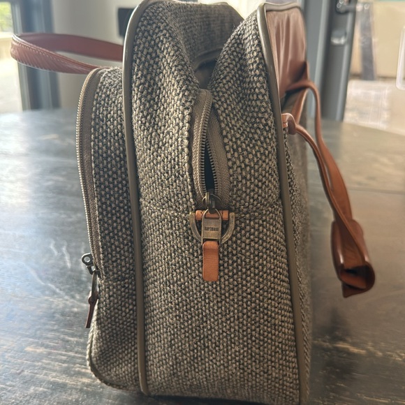 Tweed Hartmann carry on - Picture 7 of 8